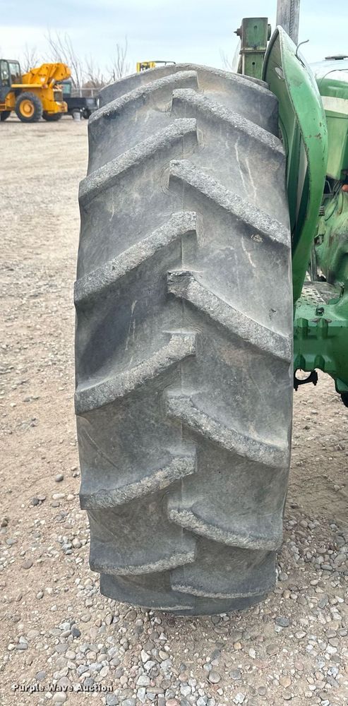 image for item IU9170 1975 John Deere 2630  tractor