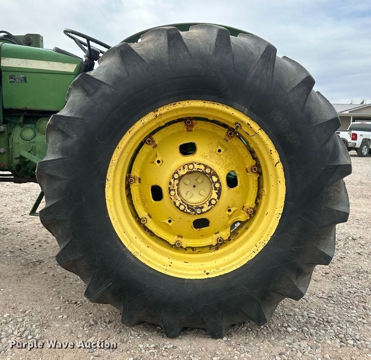 image for item IU9170 1975 John Deere 2630  tractor