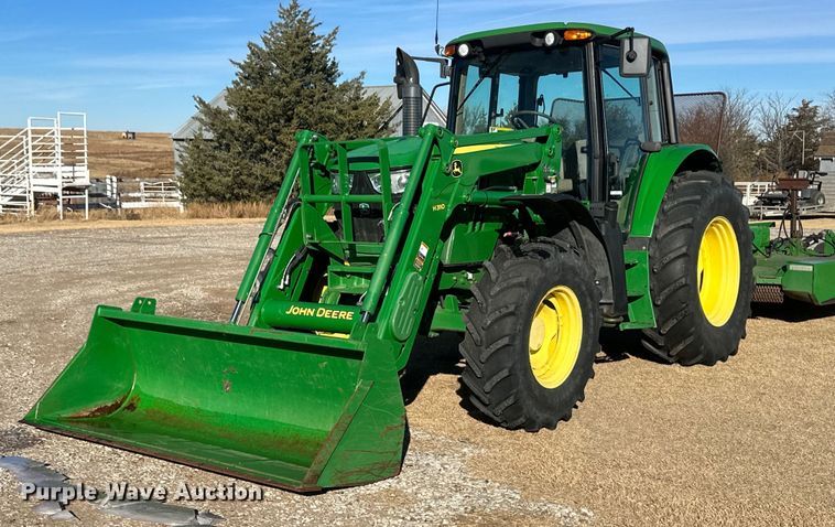 image for item IU9188 2014 John Deere 6125M  MFWD tractor