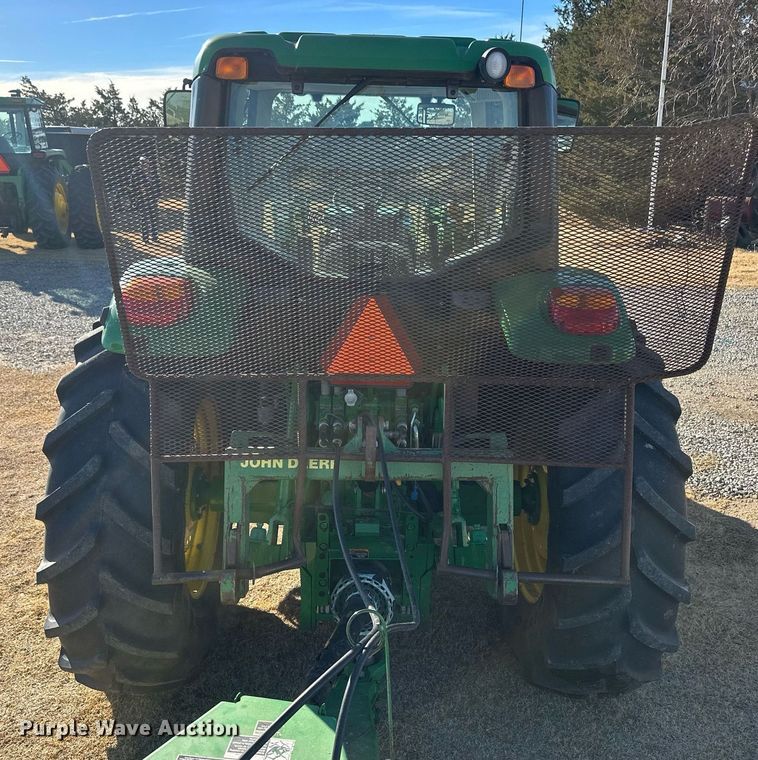 image for item IU9188 2014 John Deere 6125M  MFWD tractor