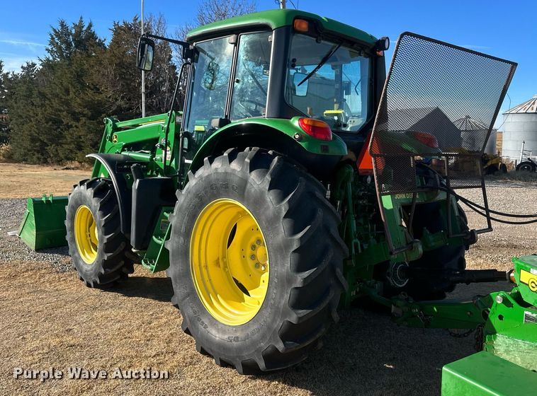 image for item IU9188 2014 John Deere 6125M  MFWD tractor