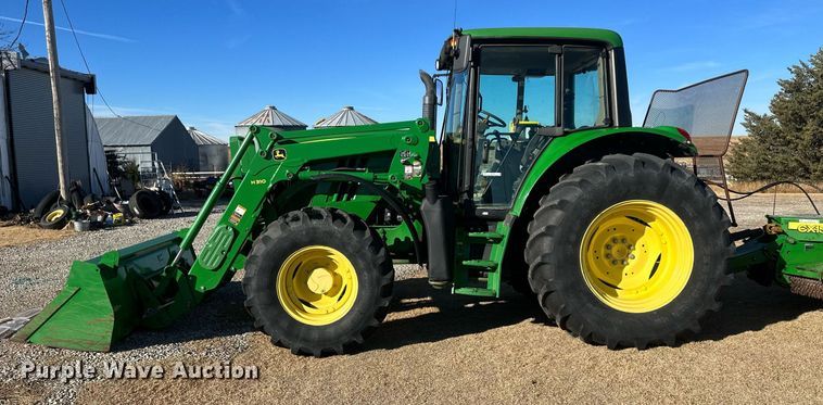 image for item IU9188 2014 John Deere 6125M  MFWD tractor