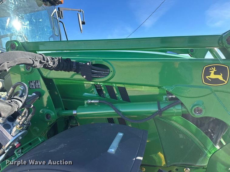 image for item IU9188 2014 John Deere 6125M  MFWD tractor