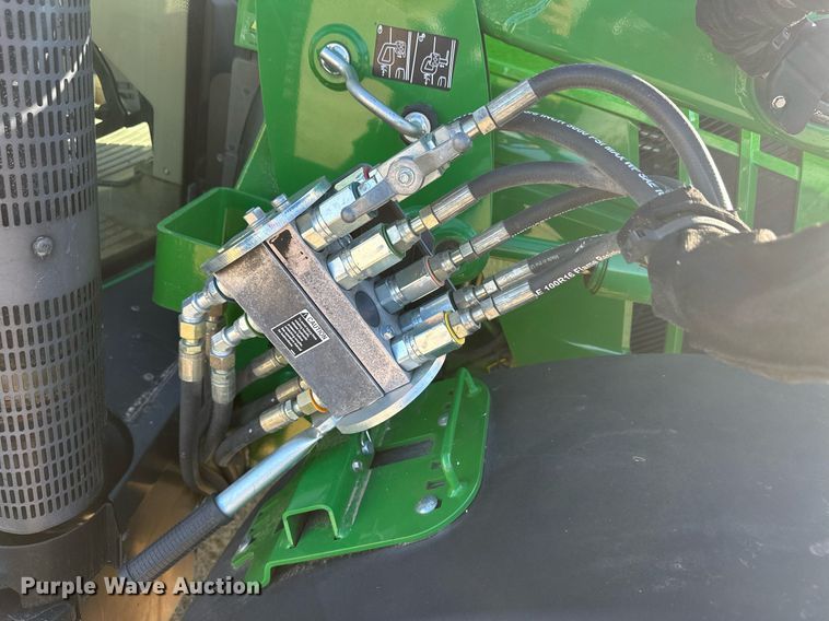 image for item IU9188 2014 John Deere 6125M  MFWD tractor