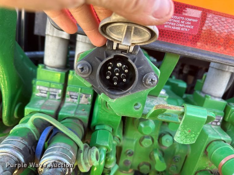 image for item IU9188 2014 John Deere 6125M  MFWD tractor