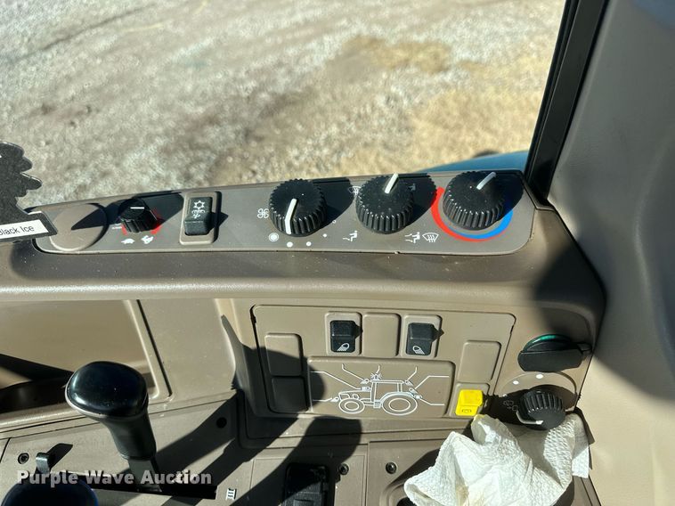 image for item IU9188 2014 John Deere 6125M  MFWD tractor