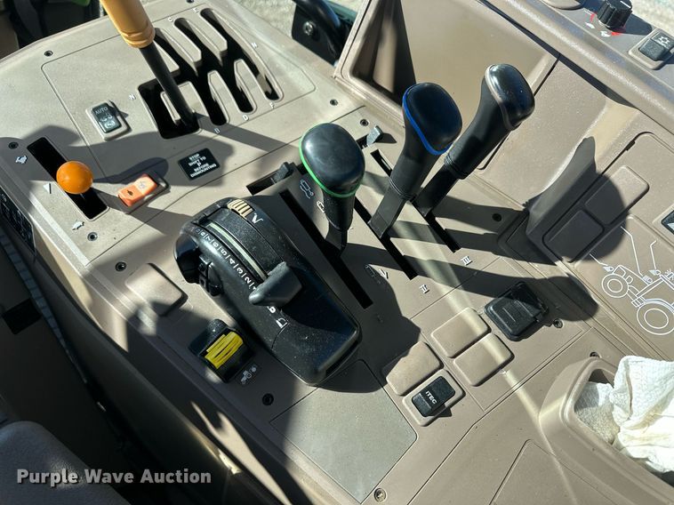 image for item IU9188 2014 John Deere 6125M  MFWD tractor