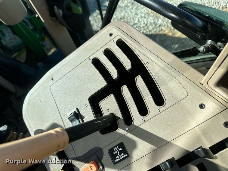 image for item IU9188 2014 John Deere 6125M  MFWD tractor