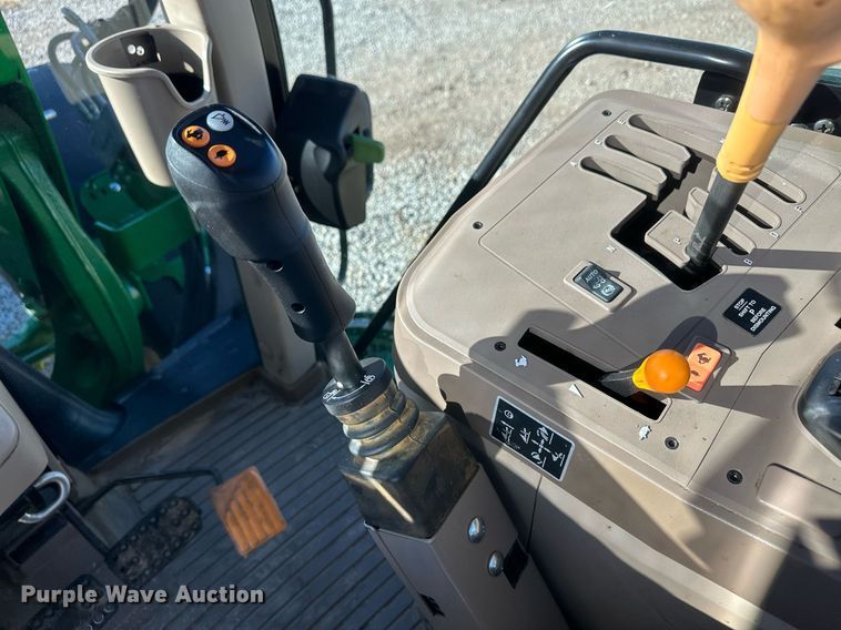 image for item IU9188 2014 John Deere 6125M  MFWD tractor