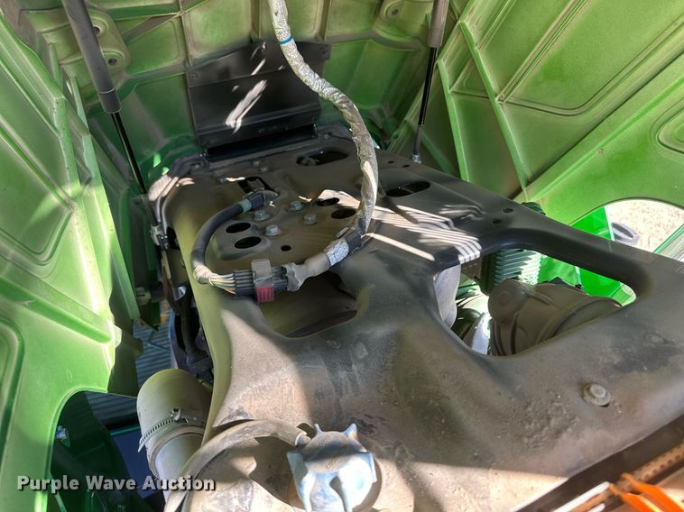 image for item IU9188 2014 John Deere 6125M  MFWD tractor