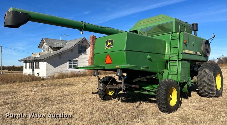 image for item IU9193 1988 John Deere 8820 Titan II  combine