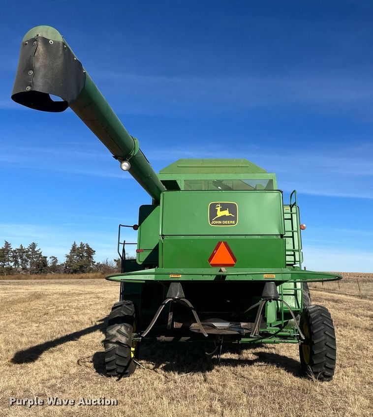 image for item IU9193 1988 John Deere 8820 Titan II  combine