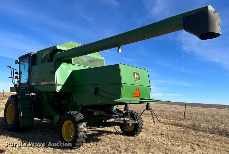 image for item IU9193 1988 John Deere 8820 Titan II  combine