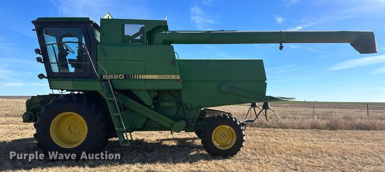 image for item IU9193 1988 John Deere 8820 Titan II  combine