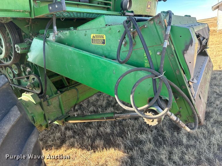 image for item IU9193 1988 John Deere 8820 Titan II  combine