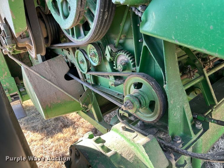 image for item IU9193 1988 John Deere 8820 Titan II  combine