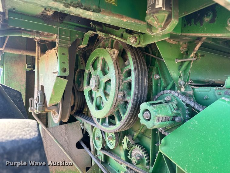 image for item IU9193 1988 John Deere 8820 Titan II  combine