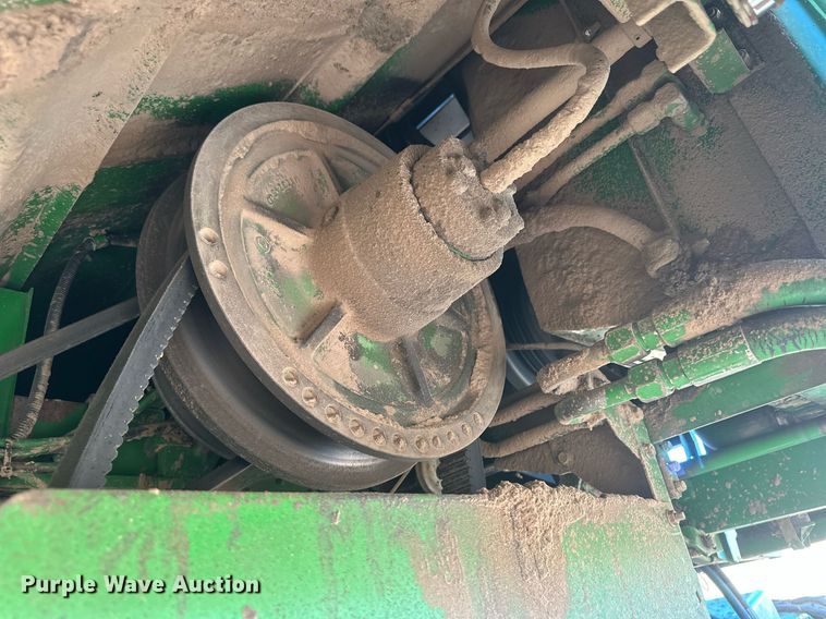 image for item IU9193 1988 John Deere 8820 Titan II  combine