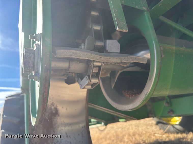 image for item IU9193 1988 John Deere 8820 Titan II  combine