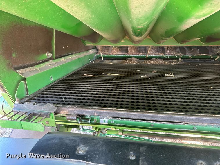 image for item IU9193 1988 John Deere 8820 Titan II  combine