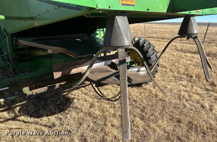 image for item IU9193 1988 John Deere 8820 Titan II  combine