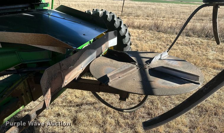 image for item IU9193 1988 John Deere 8820 Titan II  combine