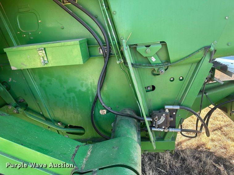 image for item IU9193 1988 John Deere 8820 Titan II  combine