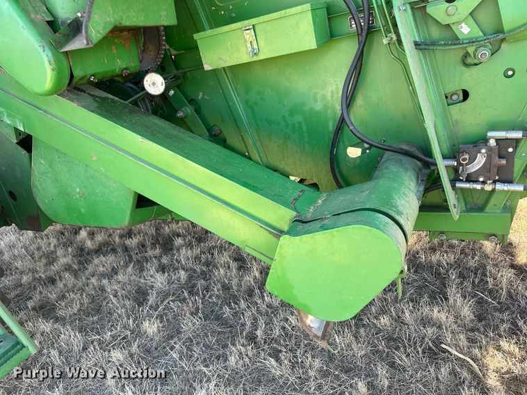 image for item IU9193 1988 John Deere 8820 Titan II  combine