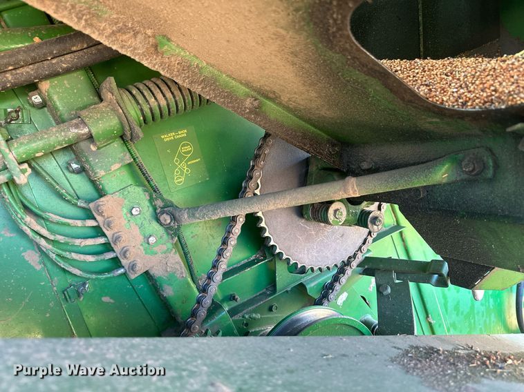 image for item IU9193 1988 John Deere 8820 Titan II  combine