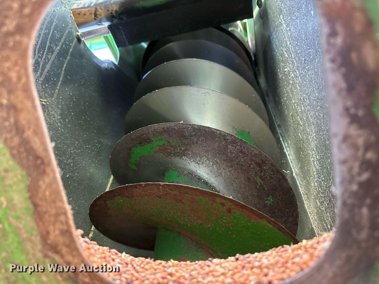 image for item IU9193 1988 John Deere 8820 Titan II  combine