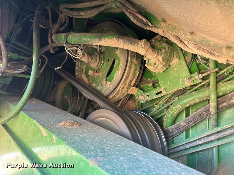 image for item IU9193 1988 John Deere 8820 Titan II  combine