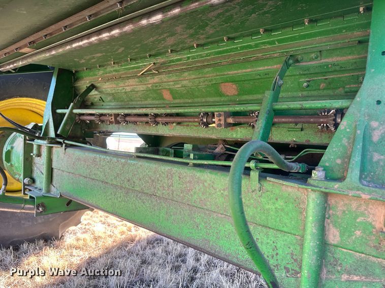 image for item IU9193 1988 John Deere 8820 Titan II  combine