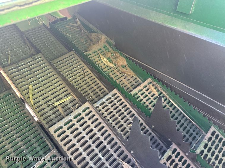 image for item IU9193 1988 John Deere 8820 Titan II  combine