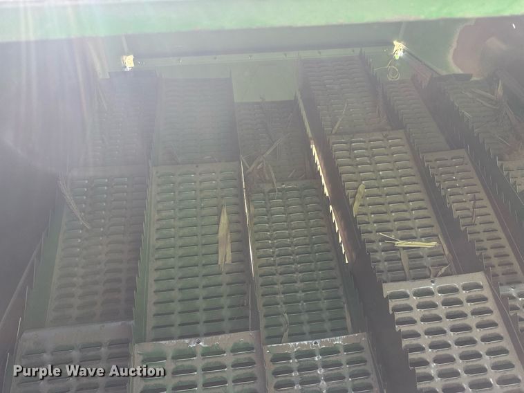 image for item IU9193 1988 John Deere 8820 Titan II  combine