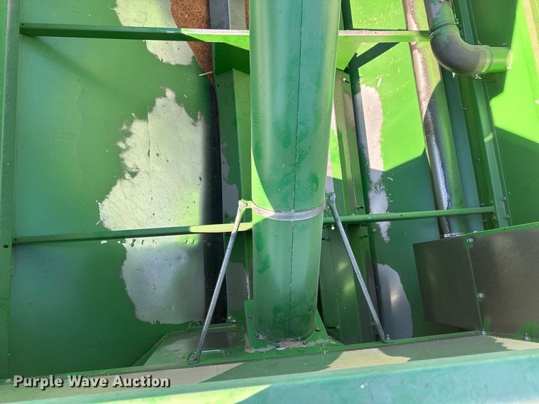 image for item IU9193 1988 John Deere 8820 Titan II  combine