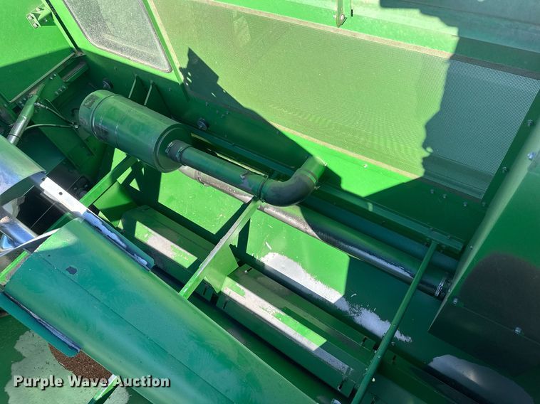 image for item IU9193 1988 John Deere 8820 Titan II  combine