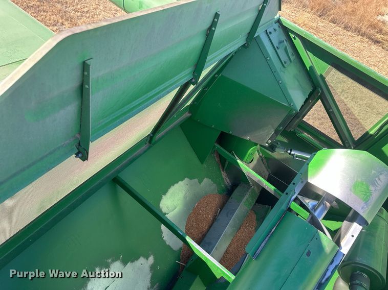 image for item IU9193 1988 John Deere 8820 Titan II  combine