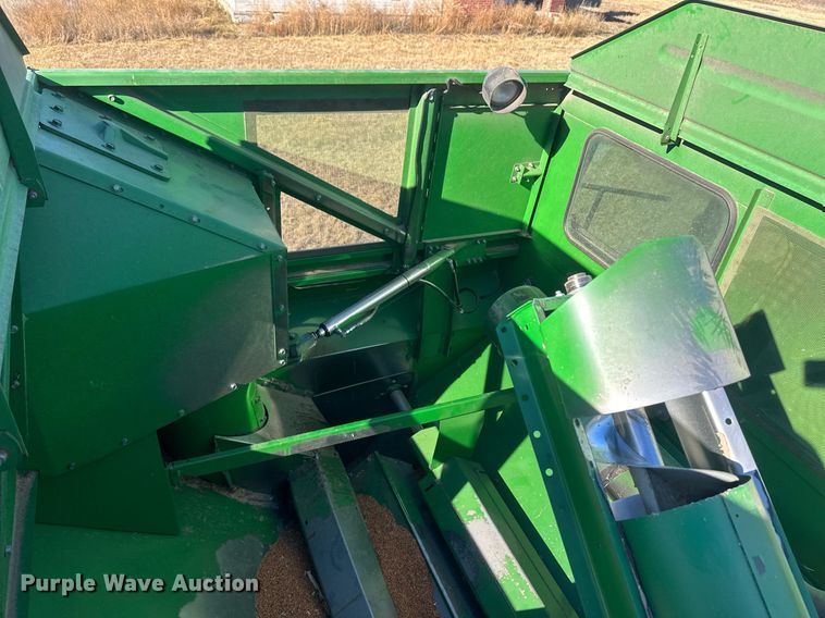 image for item IU9193 1988 John Deere 8820 Titan II  combine