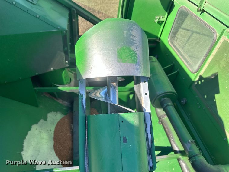 image for item IU9193 1988 John Deere 8820 Titan II  combine