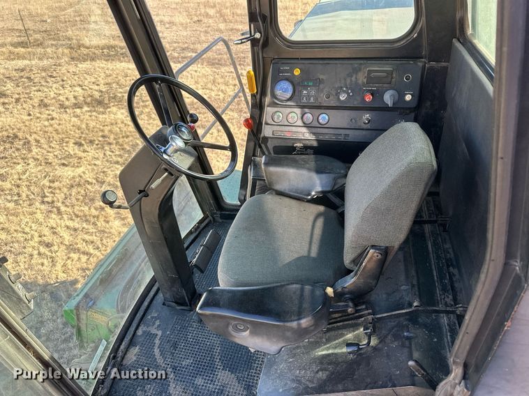 image for item IU9193 1988 John Deere 8820 Titan II  combine