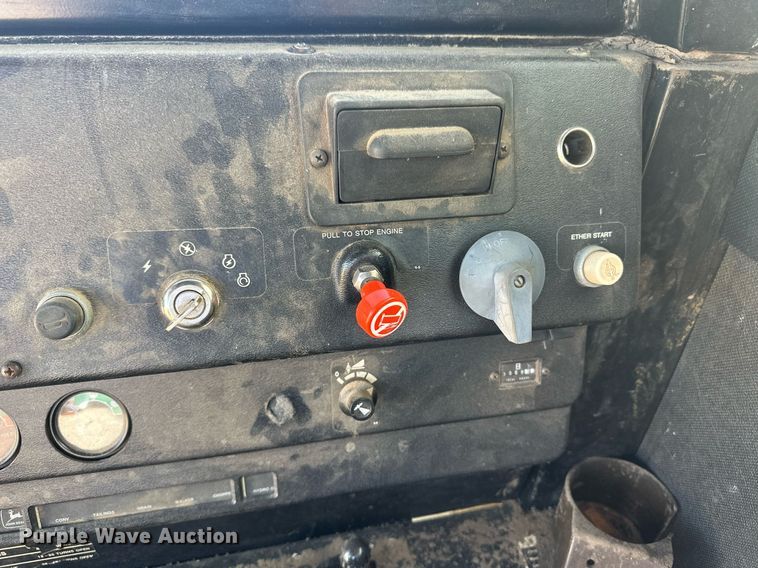 image for item IU9193 1988 John Deere 8820 Titan II  combine