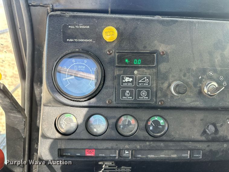 image for item IU9193 1988 John Deere 8820 Titan II  combine