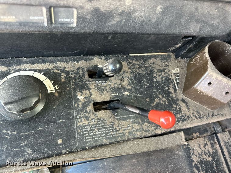 image for item IU9193 1988 John Deere 8820 Titan II  combine