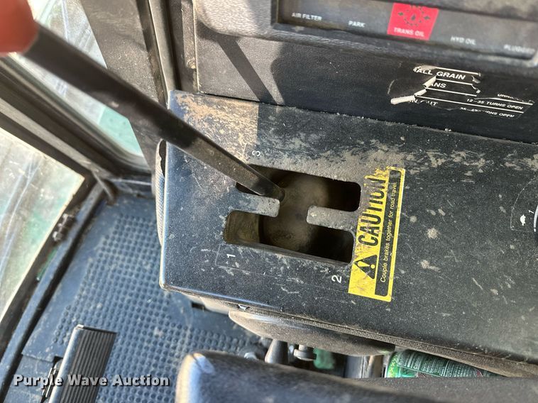 image for item IU9193 1988 John Deere 8820 Titan II  combine