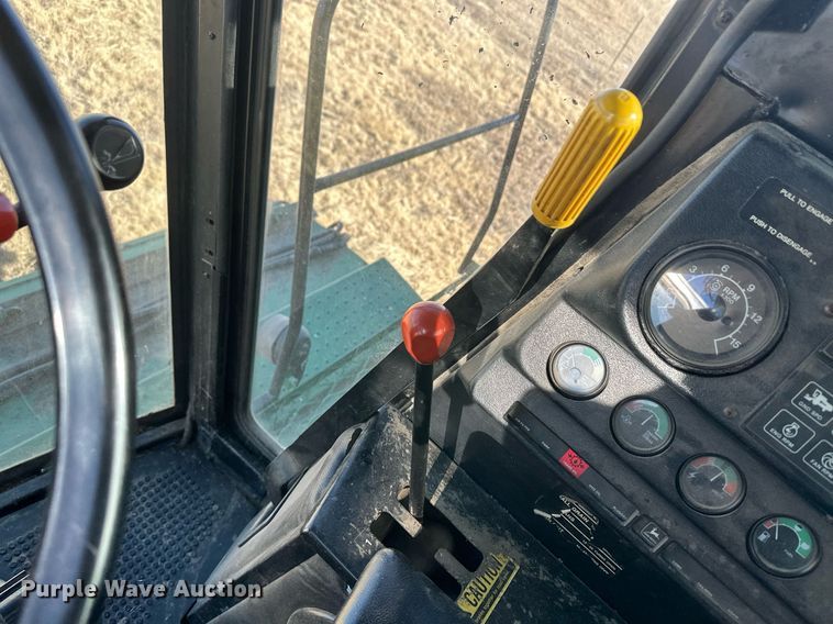 image for item IU9193 1988 John Deere 8820 Titan II  combine