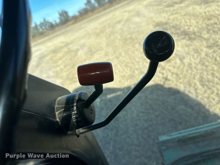 image for item IU9193 1988 John Deere 8820 Titan II  combine