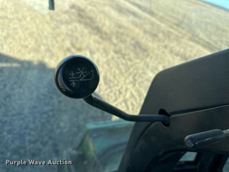 image for item IU9193 1988 John Deere 8820 Titan II  combine