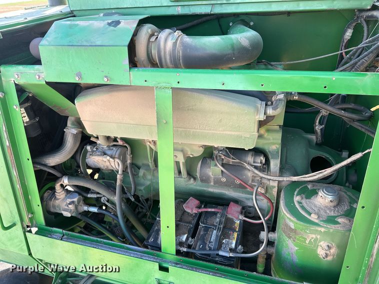 image for item IU9193 1988 John Deere 8820 Titan II  combine