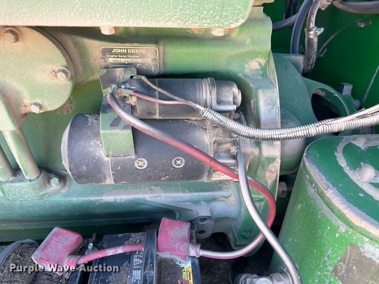 image for item IU9193 1988 John Deere 8820 Titan II  combine