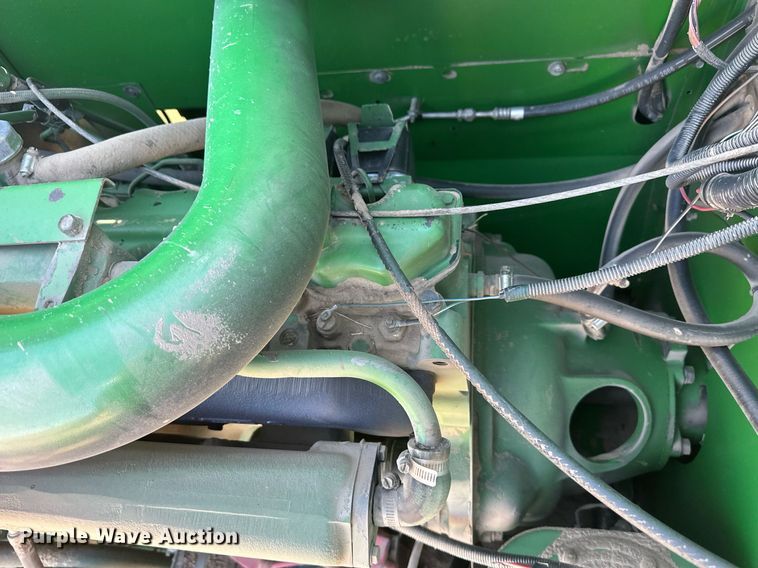 image for item IU9193 1988 John Deere 8820 Titan II  combine